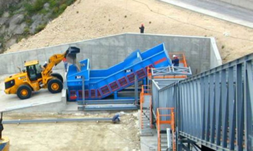 Granulated slag intake to a cement plant