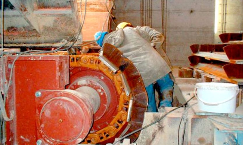 Reconditioning on-site using exclusively Aumund original spare parts and components.